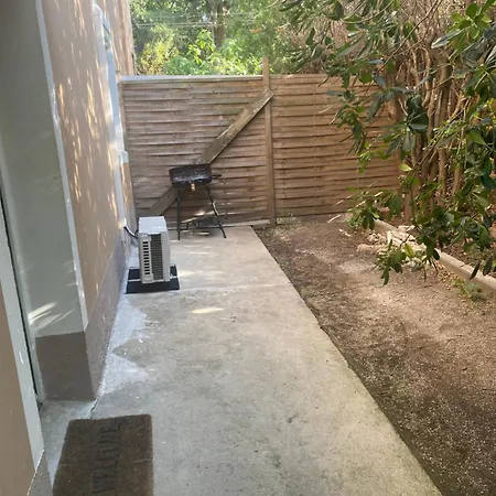 Apartment Jardin Prive T3 Independant Dans *